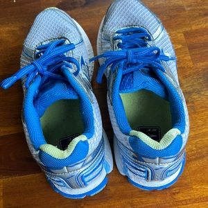 Brooks GTS -IS size 7.5 hardly worn.